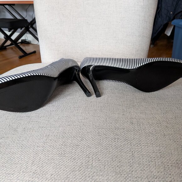 NWT Guess Black & White Satin Striped Heels - Size 10 - Picture 5 of 7